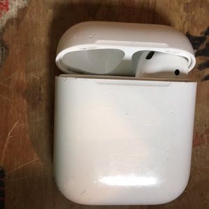 AirPods series 1